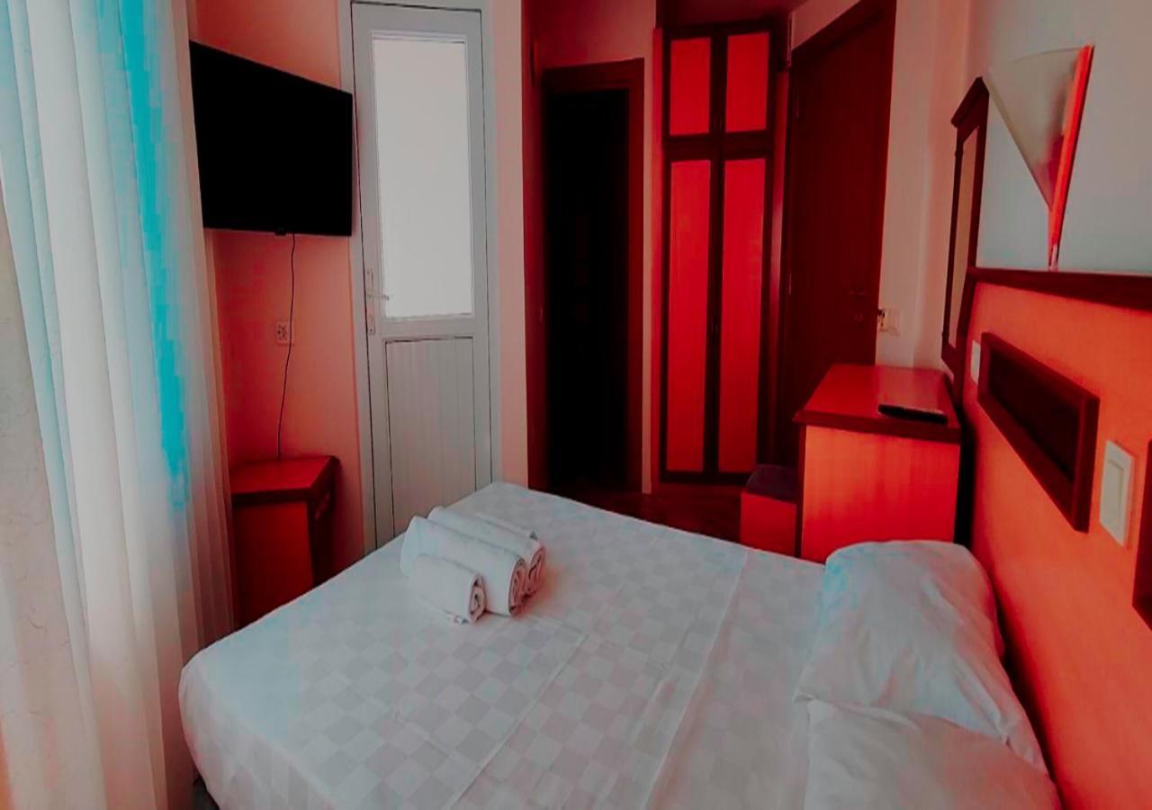 Side Oezguerhan Hotel Eksteriør billede
